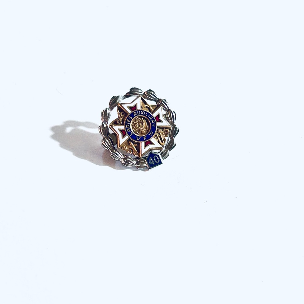 Vintage Ladies Auxiliary Service VFW 40 Pin
